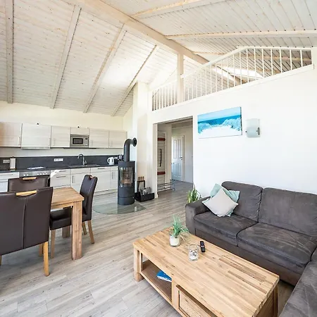 Brandgans 40 - Komfort-ferienhaus Mit Eingezaeuntem Garten, Sauna & Kamin * Dagebüll