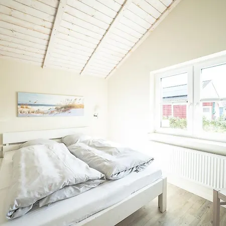 Brandgans 40 - Komfort-ferienhaus Mit Eingezaeuntem Garten, Sauna & Kamin Dagebüll