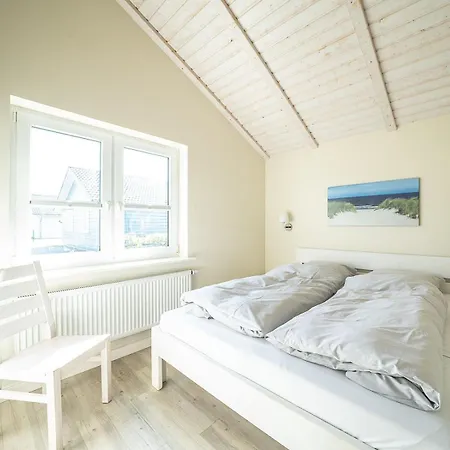 Brandgans 40 - Komfort-ferienhaus Mit Eingezaeuntem Garten, Sauna & Kamin בית נופש Dagebüll