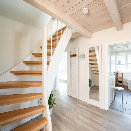 Dom wakacyjny Brandgans 40 - Komfort-ferienhaus Mit Eingezaeuntem Garten, Sauna & Kamin *