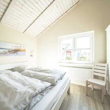 Brandgans 40 - Komfort-ferienhaus Mit Eingezaeuntem Garten, Sauna & Kamin