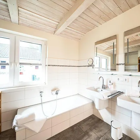 Dom wakacyjny Brandgans 40 - Komfort-ferienhaus Mit Eingezaeuntem Garten, Sauna & Kamin Dagebüll